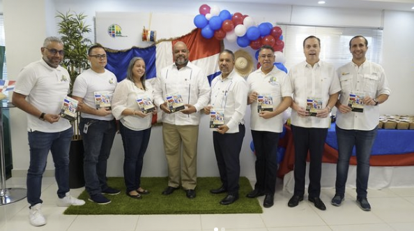 Coopzoamerica rinde honor a la patria, en el 180 aniversario de la Independencia Nacional